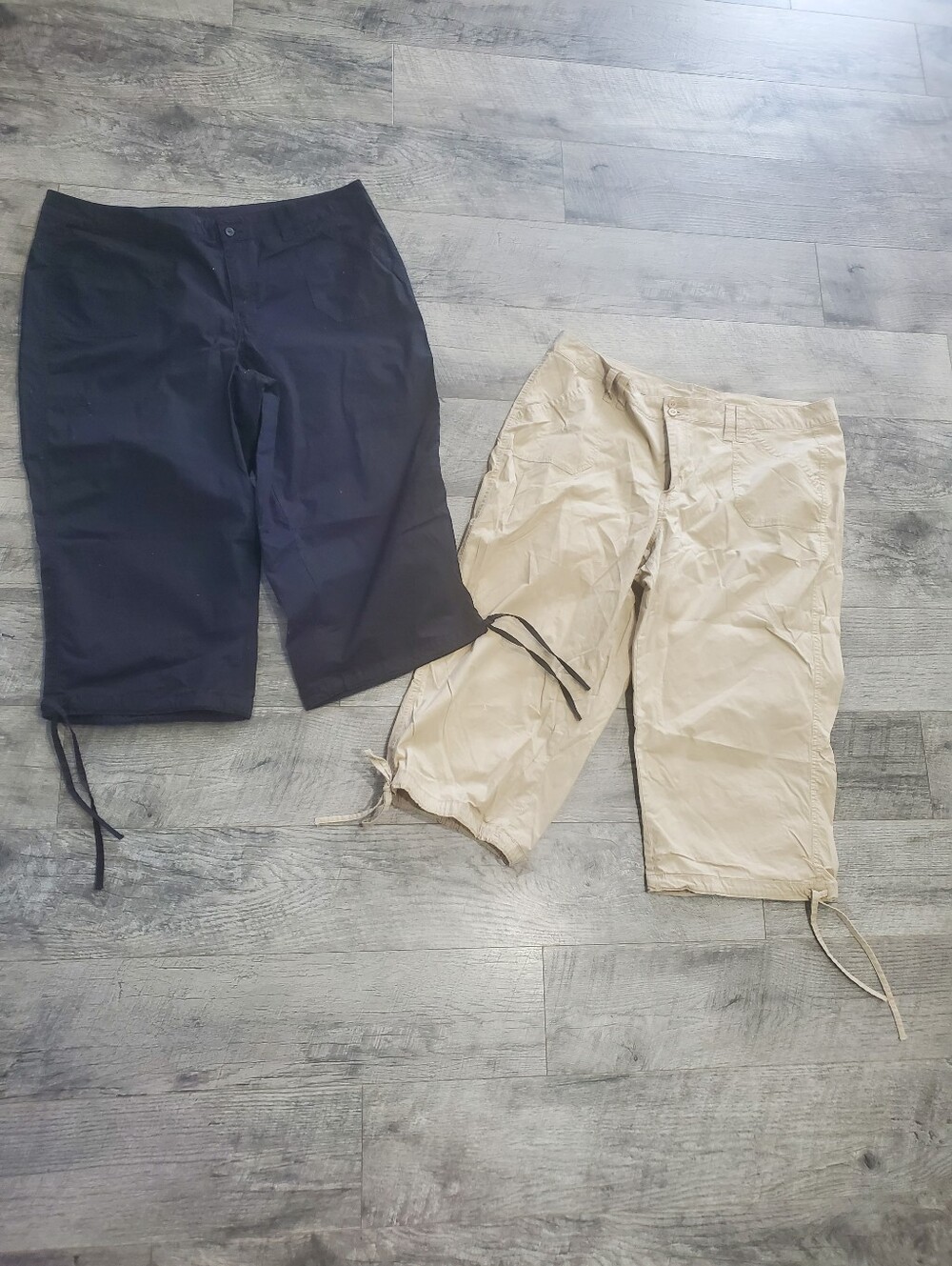 L.A. Blues Khaki And Black Capri Pants